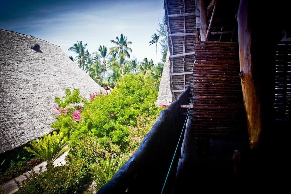 Palumboreef Beach Resort Uroa Exterior foto